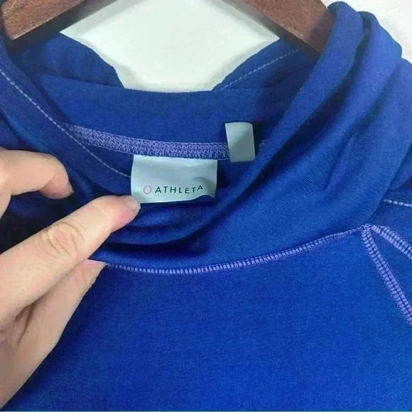 Athleta Blue Long Sleeve Hoodie Hooded Pullover Sweatshirt Women's Size M - Picture 4 of 4